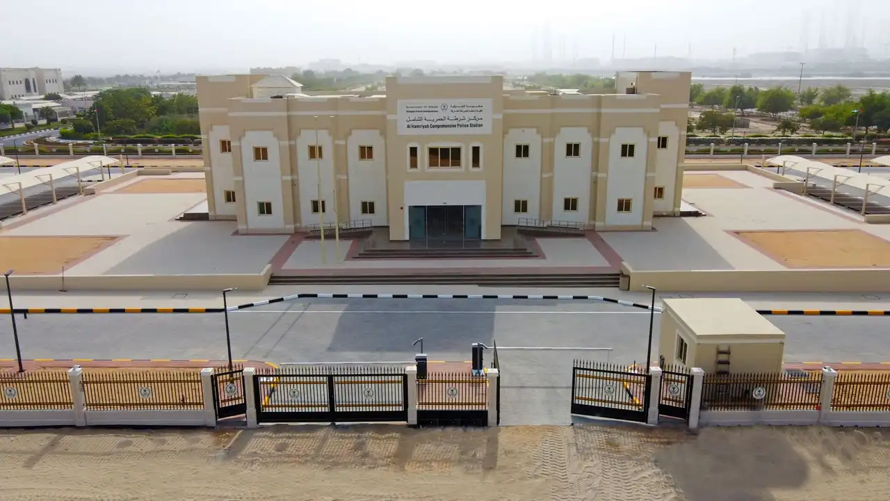الشارقة تكمل إنشاء مبنى شرطة الحمرية الشامل بنجاح